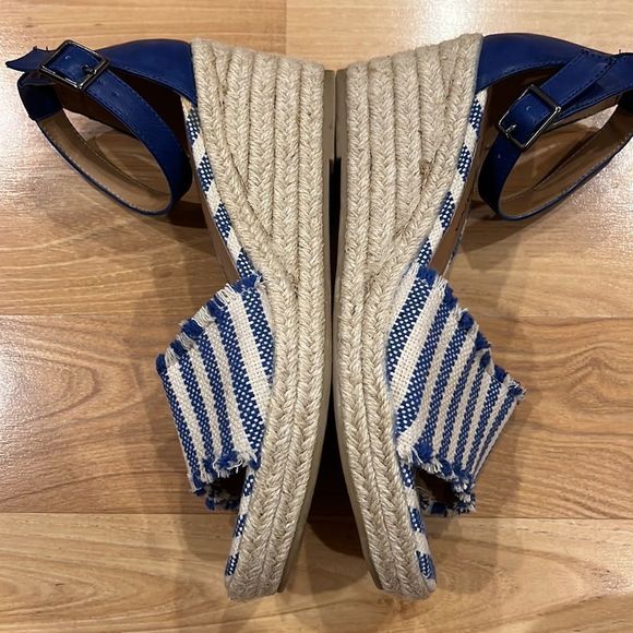 Blue Striped Strappy Wedges 8.5 - Picture 6 of 9
